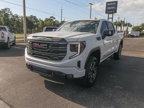 Used 2025 GMC Sierra 1500 AT4 w/ AT4 Premium Package AWD/4WD image 3