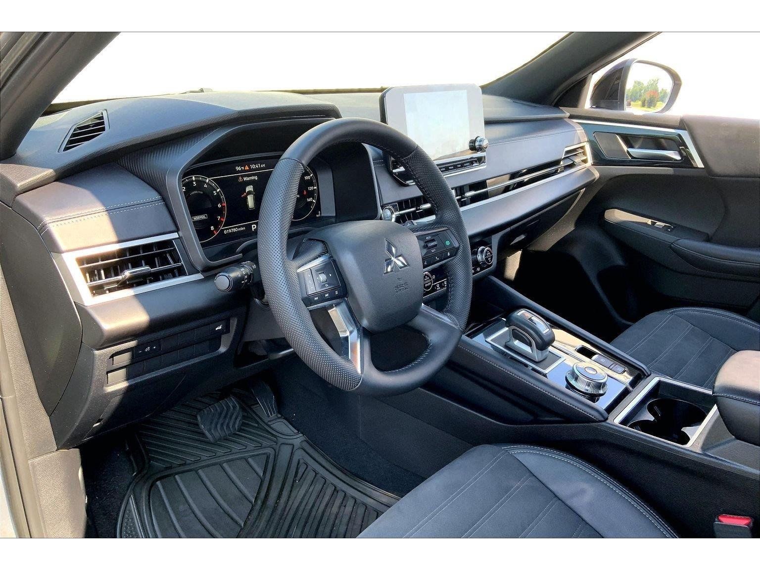 Used 2023 Mitsubishi Outlander SE Black Edition AWD/4WD image 13