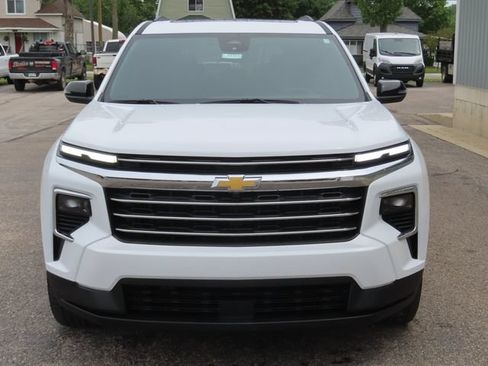 Used 2025 Chevrolet Traverse LT w/ Sun and Wheel Package AWD/4WD image 11