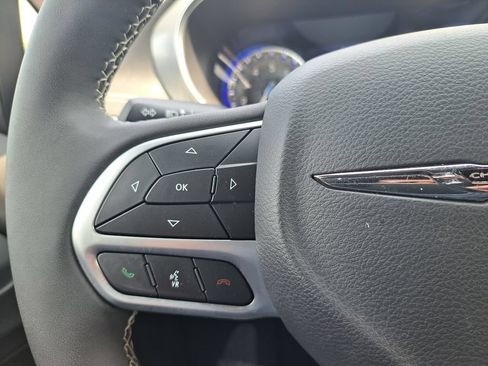 Certified 2026 Chrysler Pacifica Limited FWD image 23