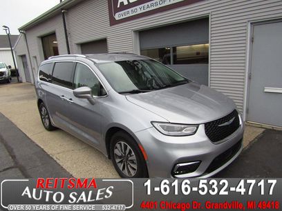 Used 2021 Chrysler Pacifica Touring-L