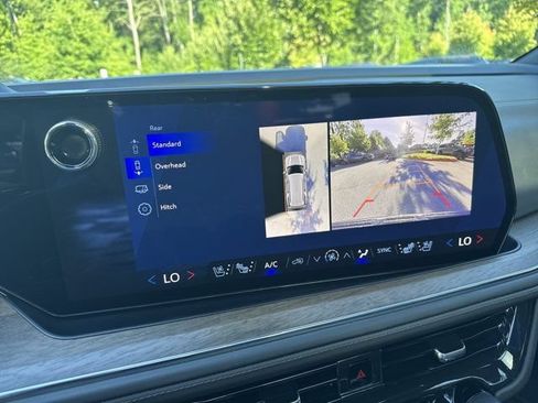 Used 2025 Chevrolet Tahoe High Country AWD/4WD image 35