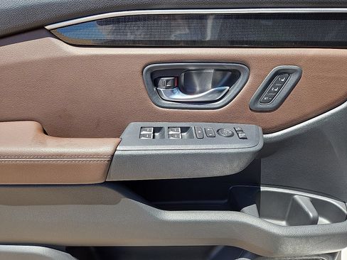 Used 2025 Honda Pilot Elite image 22