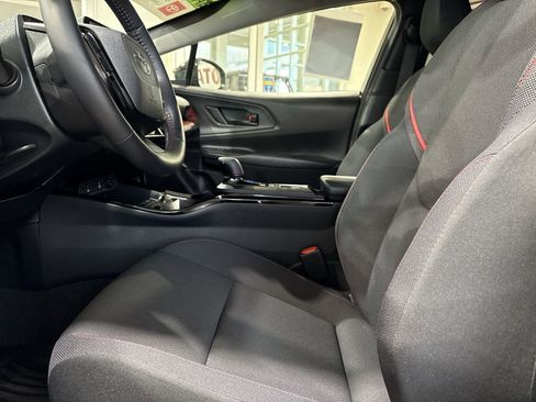 Certified 2025 Toyota Prius Plug-In Hybrid image 11