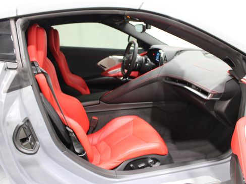 Used 2025 Chevrolet Corvette Stingray Preferred Cpe w/ Z51 Performance Package RWD image 24
