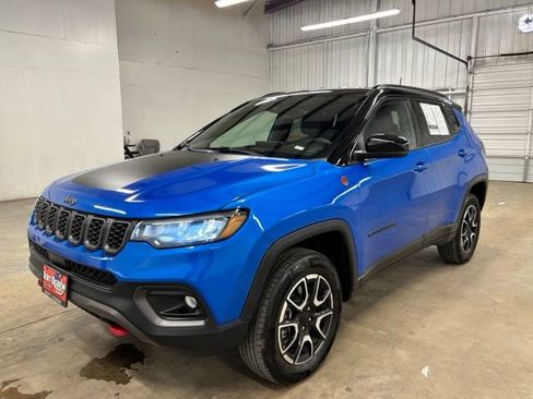 Used 2024 Jeep Compass Trailhawk AWD/4WD image 3