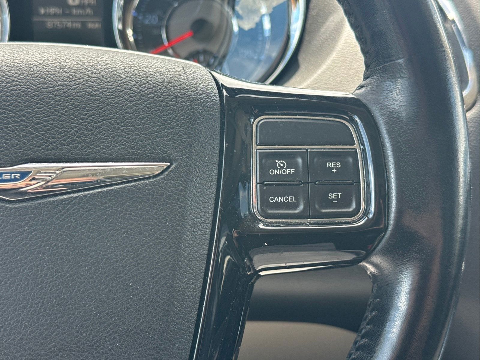 Certified 2016 Chrysler Town & Country Limited FWD image 18