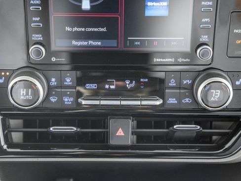 Certified 2022 Toyota Highlander Bronze Edition image 27