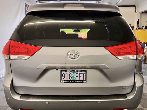 Used 2011 Toyota Sienna XLE image 5