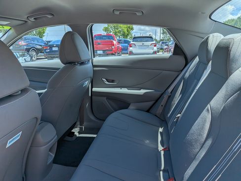 Used 2025 Hyundai Elantra SEL FWD image 13