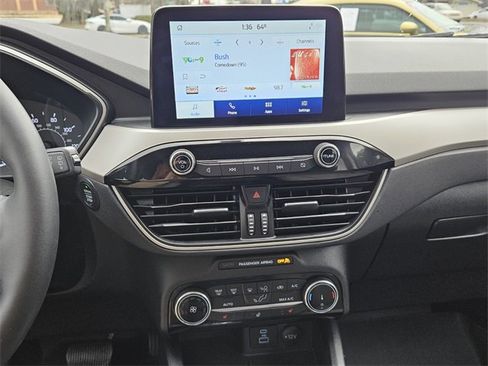 Used 2022 Ford Escape SE w/ Cold Weather Package image 17