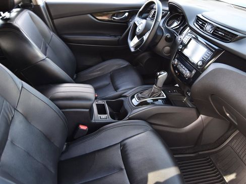 Used 2022 Nissan Rogue Sport SL image 6