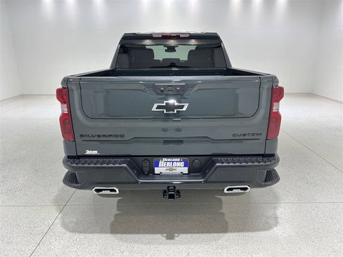 New 2026 Chevrolet Silverado 1500 Custom Trail Boss w/ LPO, Dark Essentials Package image 4