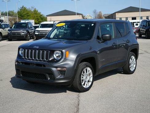 Used 2023 Jeep Renegade Latitude AWD/4WD image 9