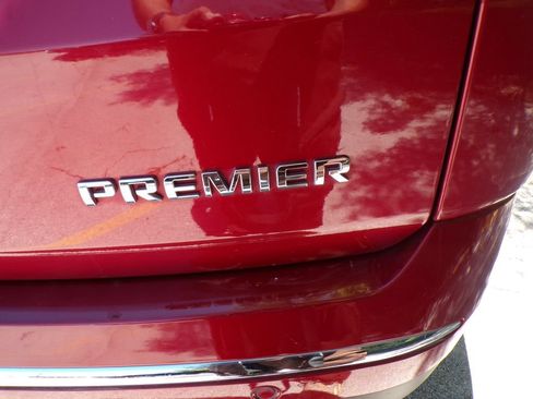 Used 2020 Chevrolet Traverse Premier AWD/4WD image 17