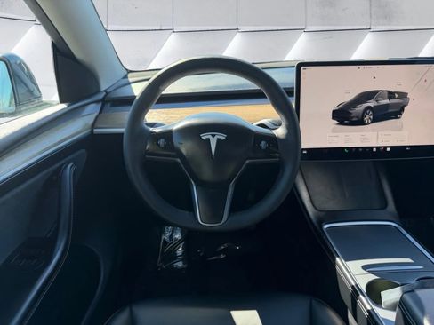 Used 2023 Tesla Model Y Long Range image 12