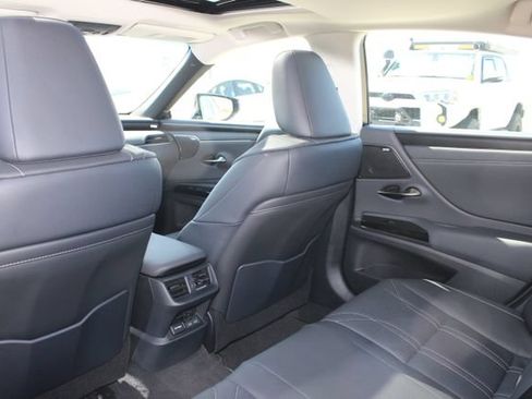 Certified 2025 Lexus ES 300h w/ Accessory Package (Z2) FWD image 9