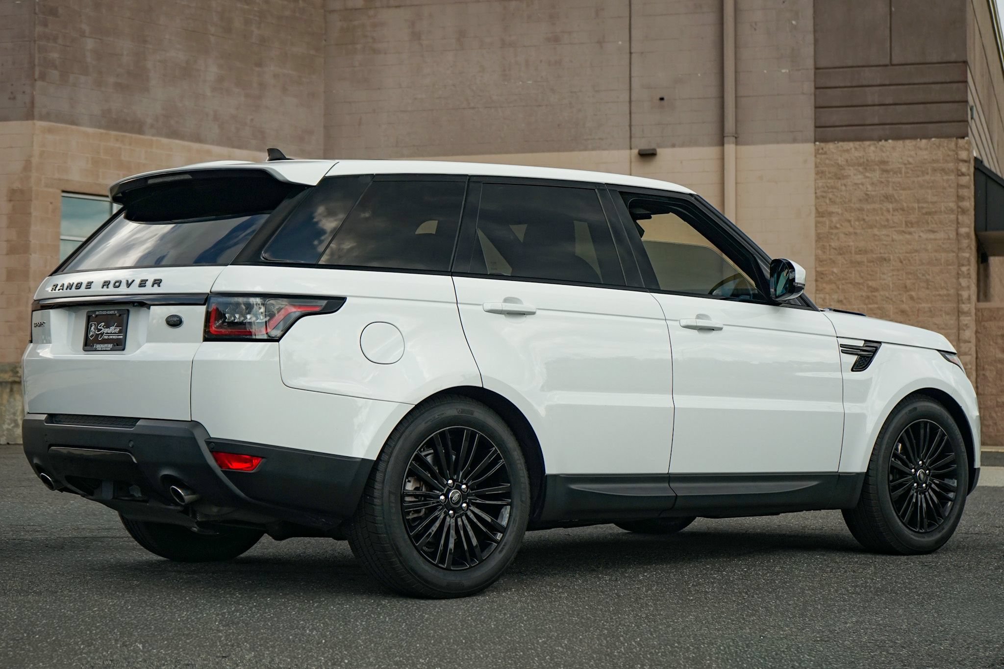 Used 2016 Land Rover Range Rover Sport SE AWD/4WD image 4