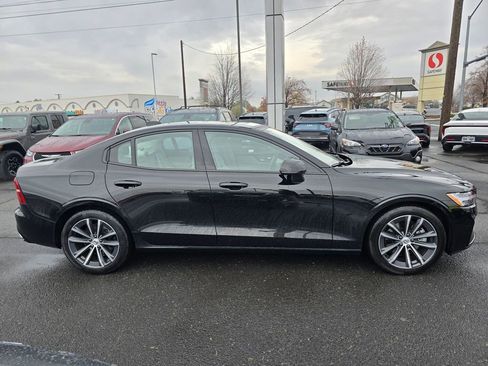 Used 2022 Volvo S60 B5 Inscription image 6