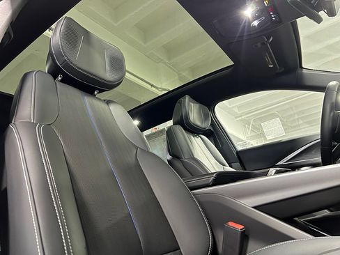 Used 2024 Cadillac Lyriq Luxury RWD image 24