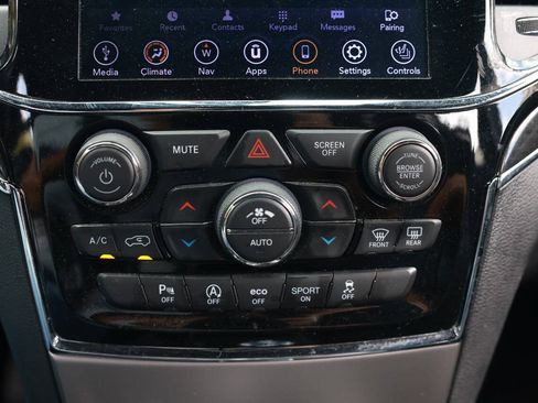 Used 2020 Jeep Grand Cherokee Overland RWD image 34