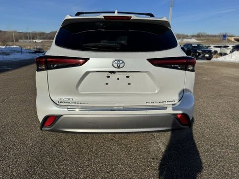 Used 2023 Toyota Highlander Platinum image 15