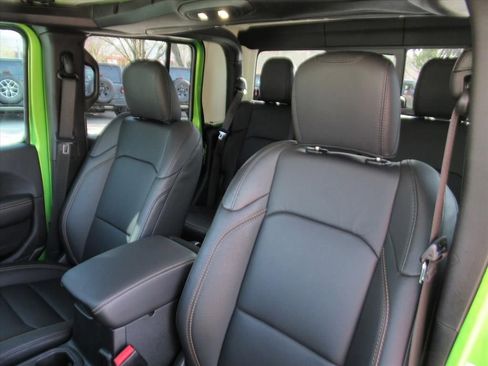 Used 2025 Jeep Gladiator Sport image 20