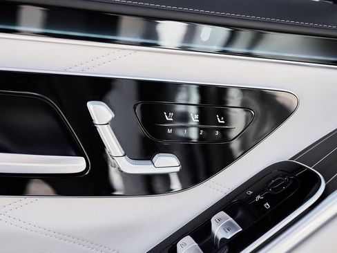 Used 2025 Mercedes-Benz Maybach S 680 4MATIC image 37