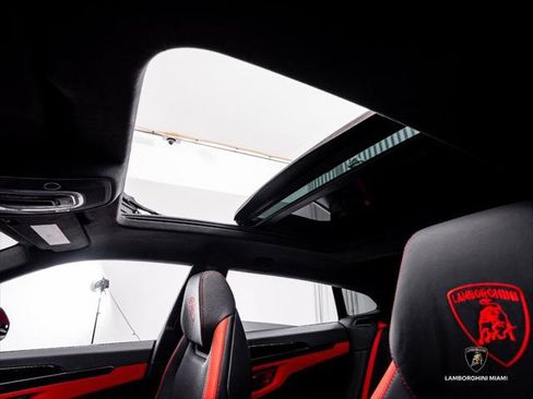 Used 2025 Lamborghini Urus SE AWD/4WD image 34