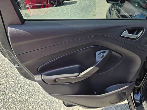 Used 2017 Ford Escape Titanium FWD image 18