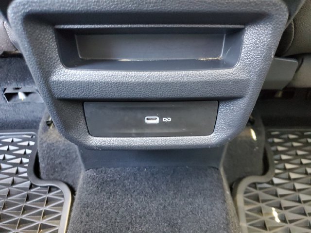 Certified 2025 Volkswagen Taos SE w/ Panoramic Sunroof Package FWD image 19