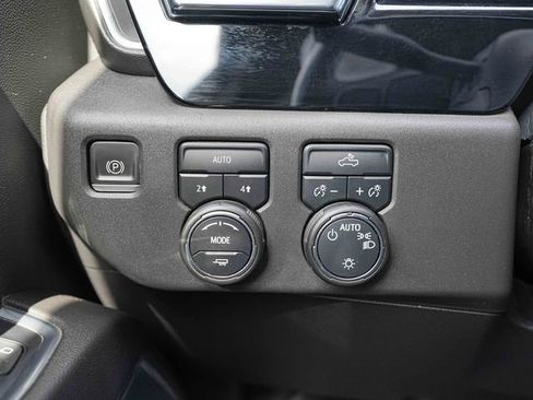 Used 2022 Chevrolet Silverado 1500 LT AWD/4WD image 36