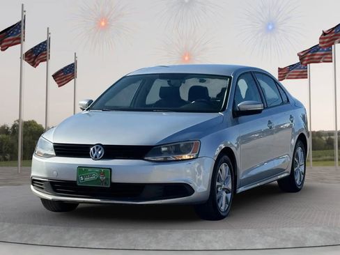 Used 2011 Volkswagen Jetta SE image 3