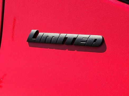 Used 2025 Toyota Tundra Limited AWD/4WD image 9
