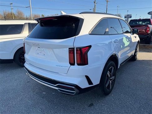Used 2023 Kia Sorento S image 5