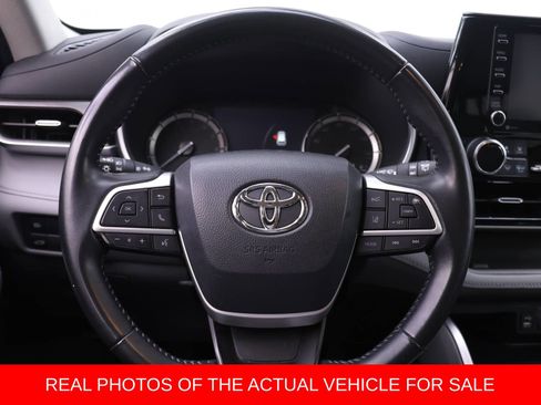 Used 2022 Toyota Highlander XLE image 12