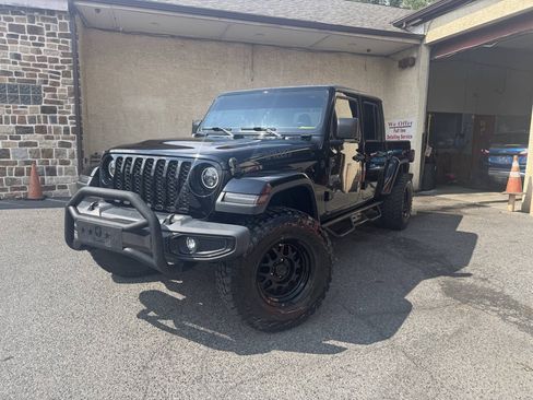 Used 2021 Jeep Gladiator Sport AWD/4WD image 2