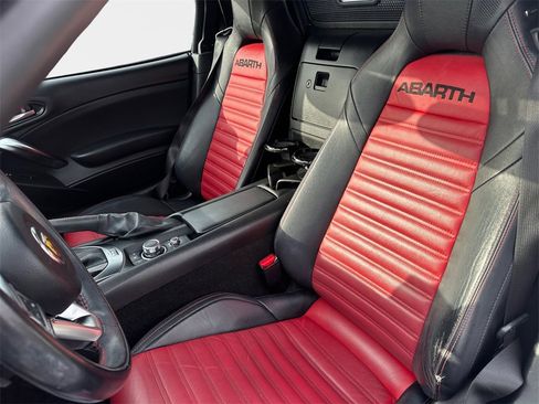 Certified 2018 FIAT 124 Spider Abarth w/ Convenience Group image 9
