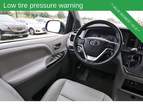 Used 2018 Toyota Sienna XLE image 9