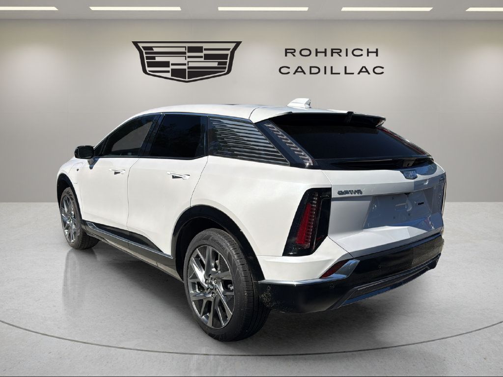 Certified 2025 Cadillac Optiq Luxury 2 w/ LPO, Floor Liner Package AWD/4WD image 7