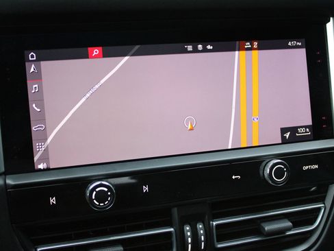 Used 2023 Porsche Macan S image 17