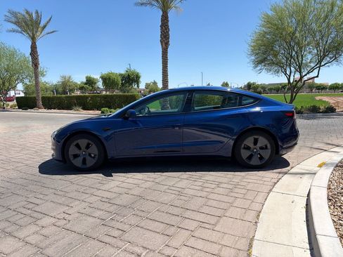 Used 2023 Tesla Model 3 Standard Range RWD image 4