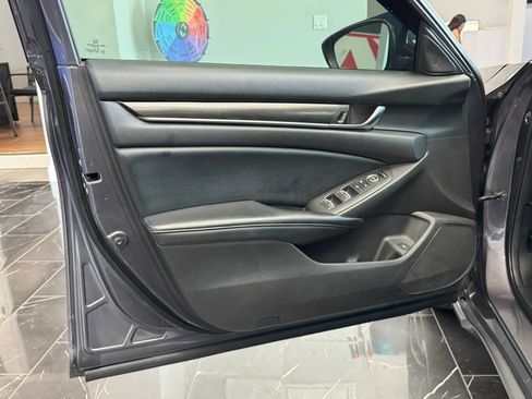 Used 2018 Honda Accord Sport image 7