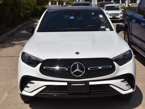 Used 2024 Mercedes-Benz GLC 300 4MATIC image 3