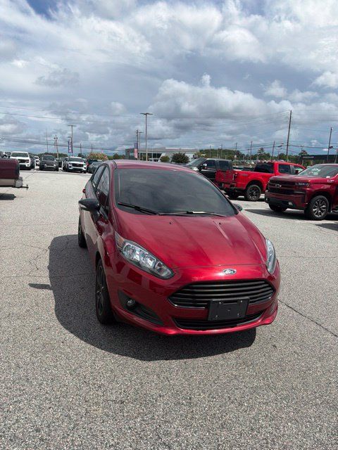 Used 2016 Ford Fiesta SE w/ SE Black Package FWD image 2