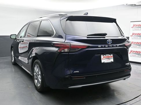 Used 2021 Toyota Sienna Platinum image 6