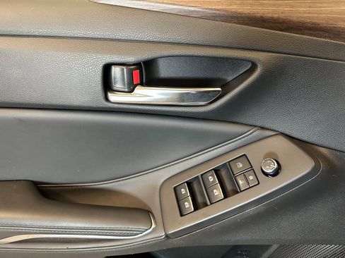 Used 2020 Toyota Avalon XLE w/ Moonroof Package image 18