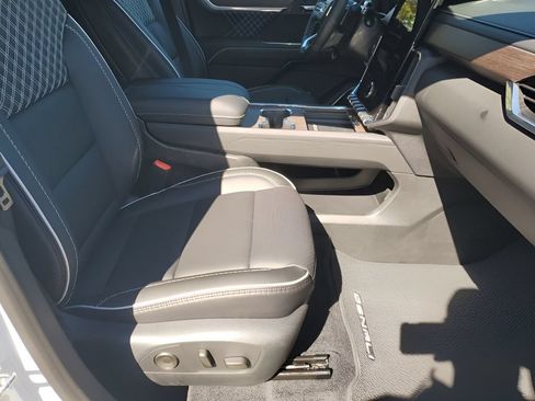 New 2026 GMC Acadia Denali w/ Super Cruise Package FWD image 17