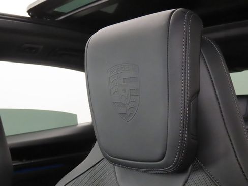 Certified 2025 Porsche Macan Electric RWD image 39
