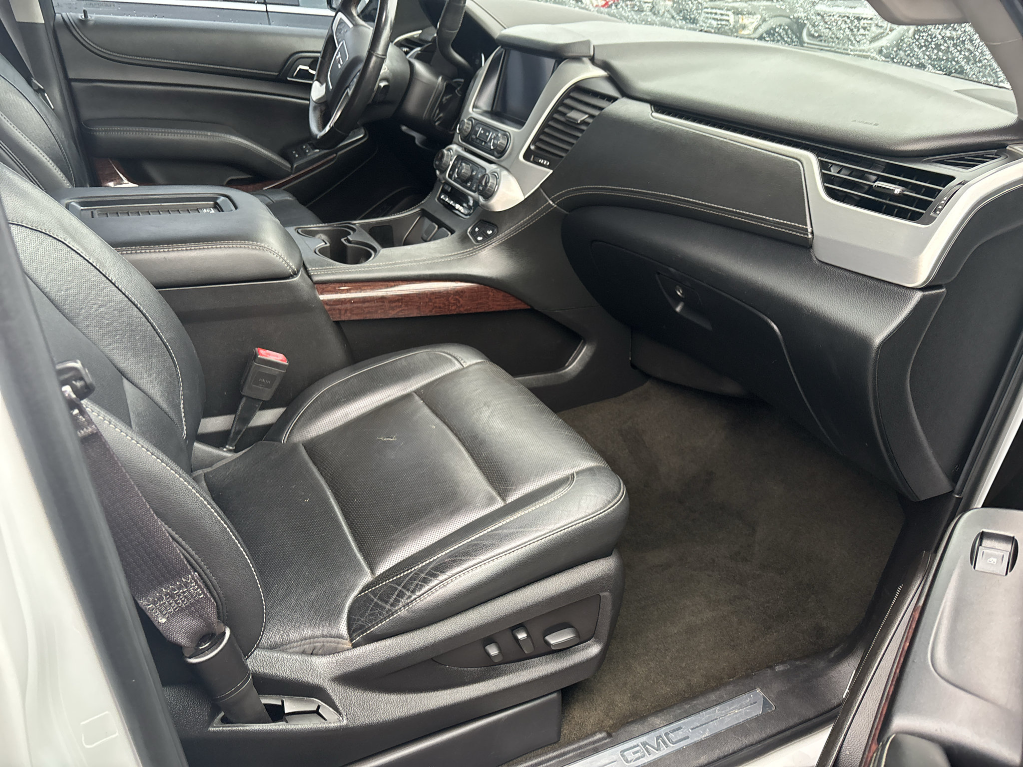 Used 2017 GMC Yukon SLT AWD/4WD image 11